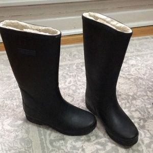 black fur lined rain boots